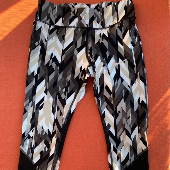Nike Dri-Fit Capris - Picture 3 of 7